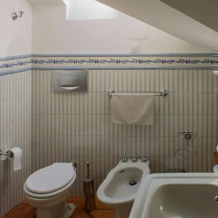Sleeps 17 With Pool Air Con And Wifi Villa Moltrasio