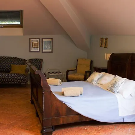 Sleeps 17 With Pool Air Con And Wifi * Moltrasio