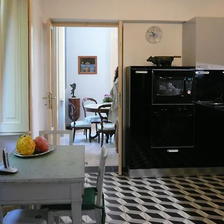 Βίλα Sleeps 17 With Pool Air Con And Wifi Moltrasio